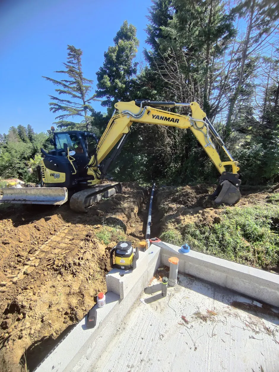 Pelleteuse Yanmar PAROTIN TP sur un chantier dans le Tarn